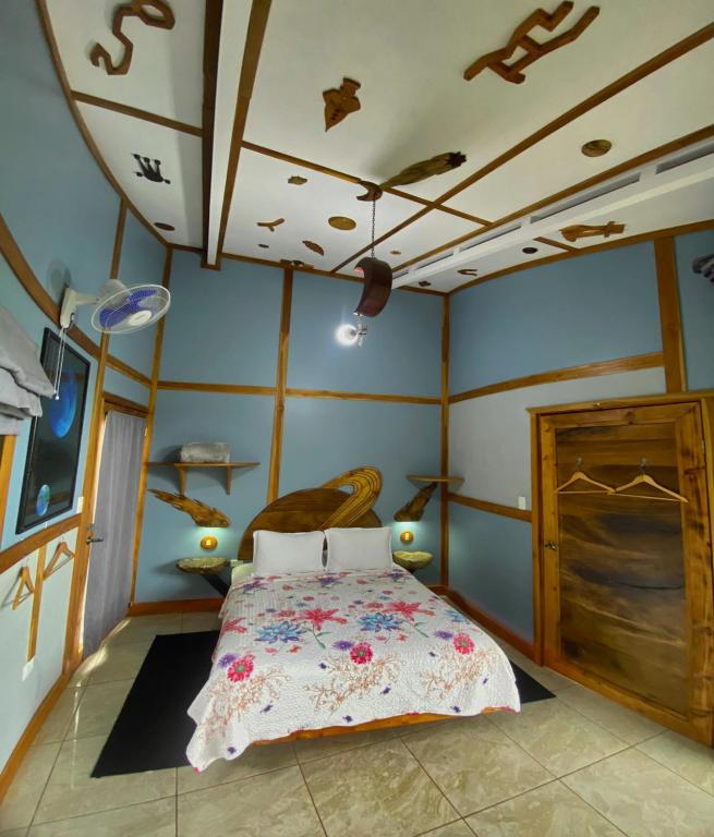 Postel nebo postele na pokoji v ubytování Moon Wonders Vacation House
