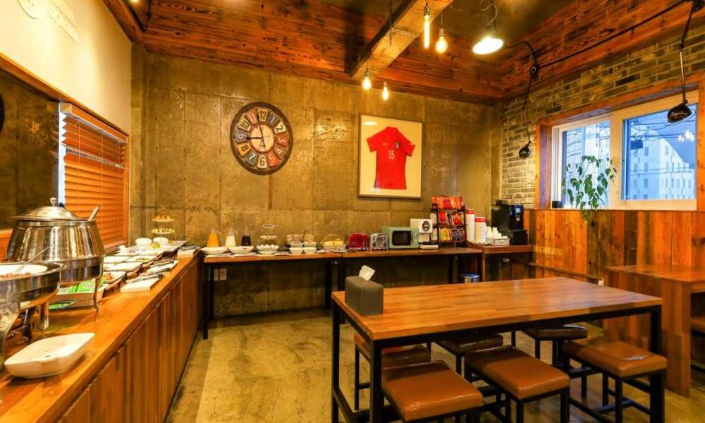Příslušenství pro přípravu čaje a kávy v ubytování Hotel Yeogieutte Dongdaegu