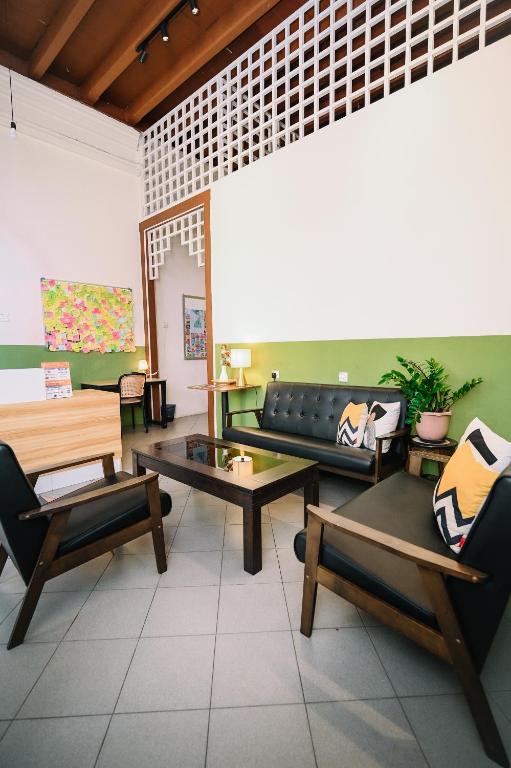 Area soggiorno di Swing & Pillows - 75 Chulia St, Georgetown Penang