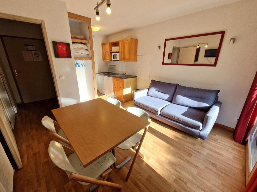 Photo de la galerie de l'établissement Appartement cosy 4 pers, proche télécabine, non-fumeur, animaux admis - FR-1-265-366, à Modane