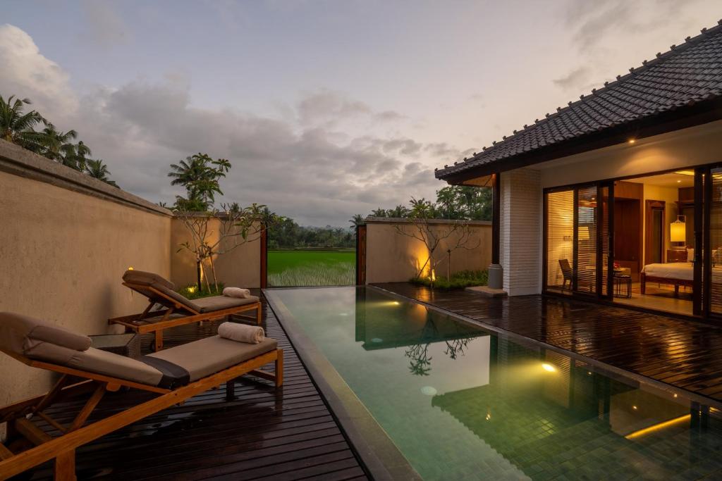 Bazén v ubytování Tanah Gajah, a Resort by Hadiprana nebo v jeho okolí