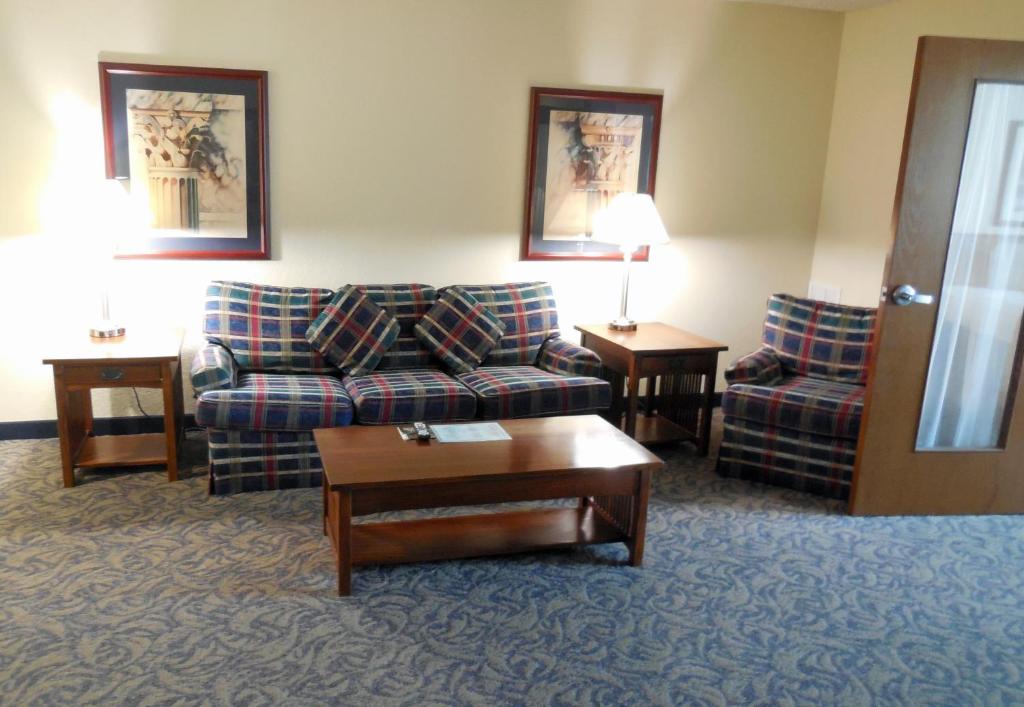 Baymont by Wyndham Des Moines Airport photo