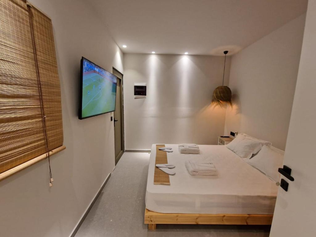 TV a/nebo společenská místnost v ubytování Trees Art Hotel & Suites