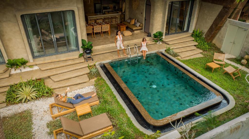 Bazén v ubytování Diwatu Villas nebo v jeho okolí