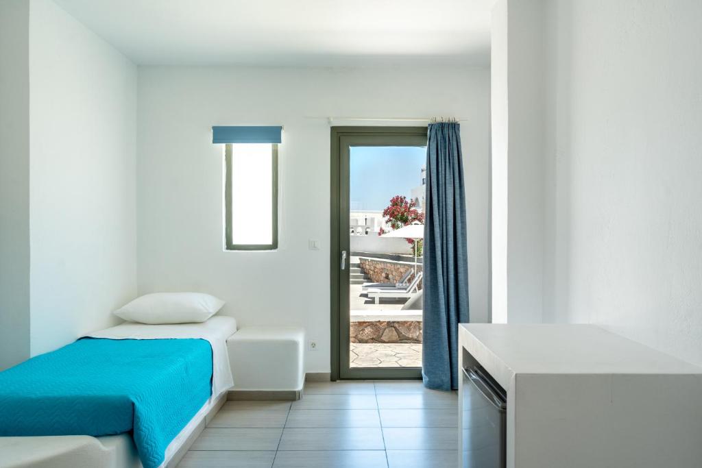 Postel nebo postele na pokoji v ubytování OMIROS HOTEL