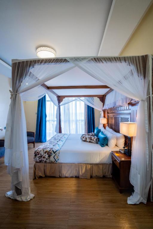 Postel nebo postele na pokoji v ubytování Ciala Resort Hotels In Kisumu