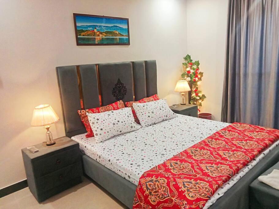 Voodi või voodid majutusasutuse HMH Gateway Eiffel tower View 1 bed Condo toas