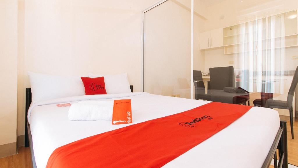 RedDoorz Plus at Alpina Heights Paranaque - Camera Deluxe