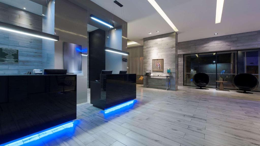 O saguão ou recepção de Radisson Blu Belo Horizonte Savassi