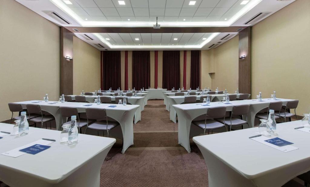 Área de negócios e/ou sala de conferências em Radisson Blu Belo Horizonte Savassi