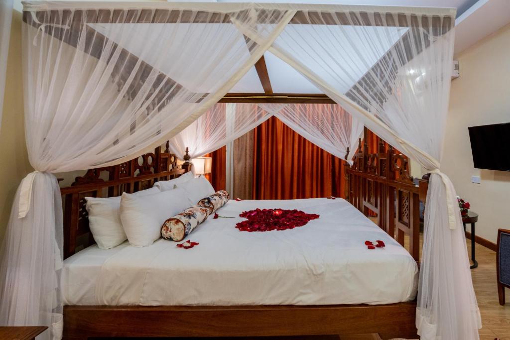 Postel nebo postele na pokoji v ubytování Ciala Resort Hotels In Kisumu
