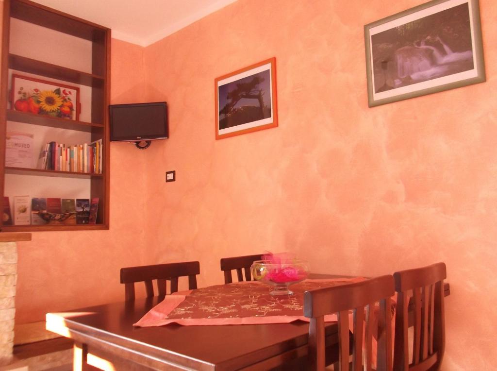 TV a/nebo společenská místnost v ubytování Dolcedorme Bed And Breakfast