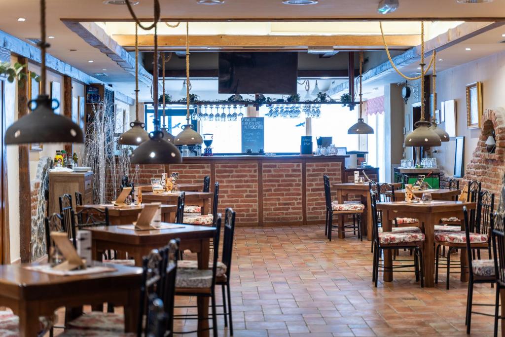 Restaurace v ubytování Terme Banovci - Hotel Zeleni Gaj