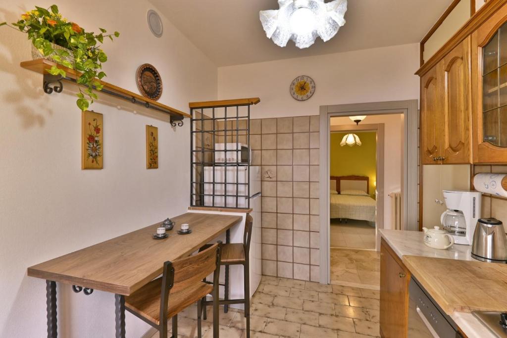 Kuchnia lub aneks kuchenny w obiekcie Villa Margherita - Theater Home