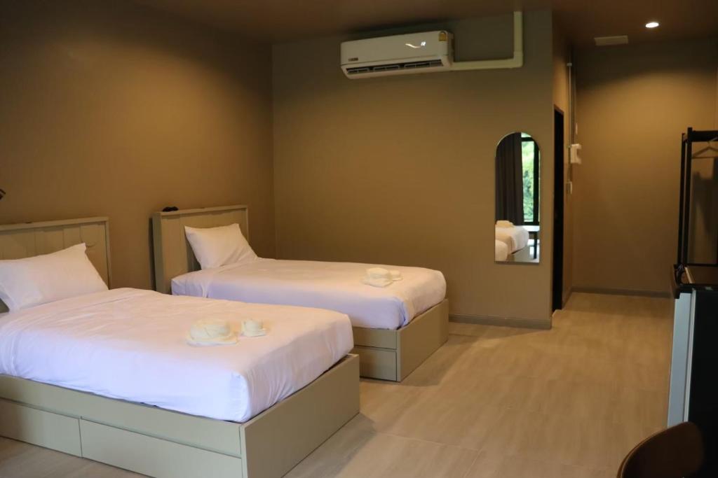 Postel nebo postele na pokoji v ubytování Aomkod Erawan อ้อมกอดเอราวัณ
