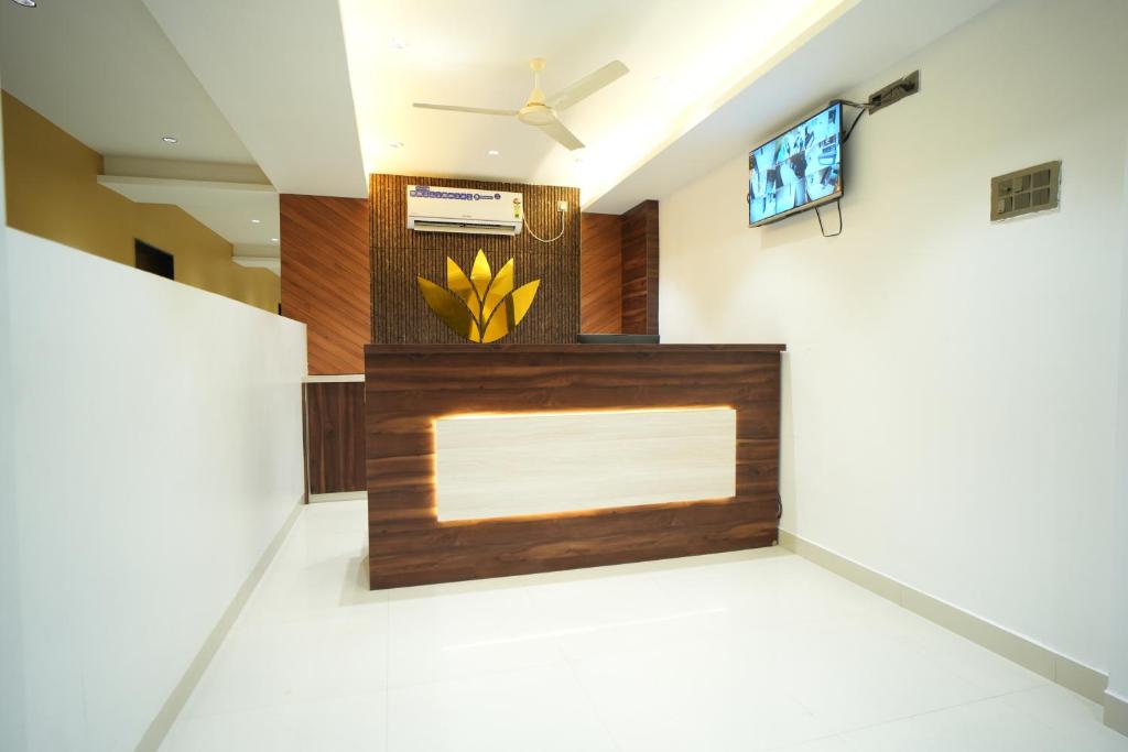 TV a/nebo společenská místnost v ubytování Hotel Alba Inn Shirdi