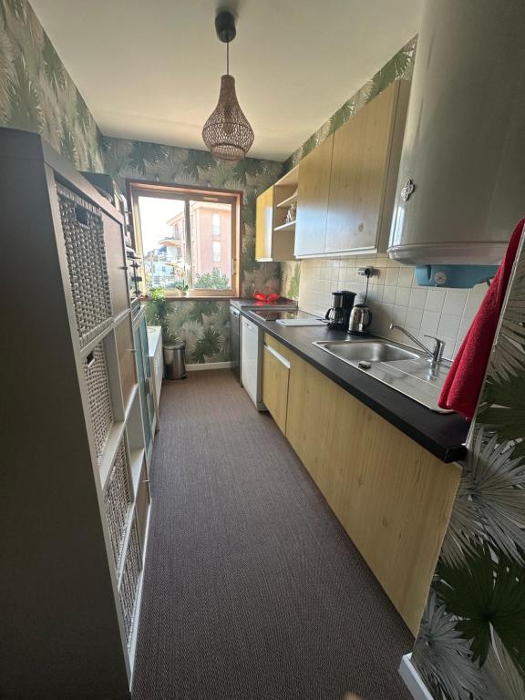 Kuchyňa alebo kuchynka v ubytovaní Bel Appartement vue mer SAINT BREVIN LES PINS