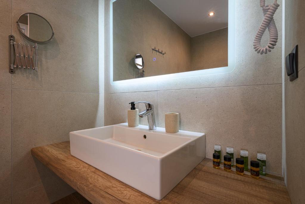 CUBES ON THE BEACH Athens Airport - 1