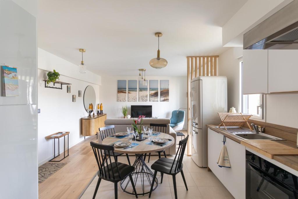 Dapur atau dapur kecil di Les pins 205 - Appt 400m de la plage