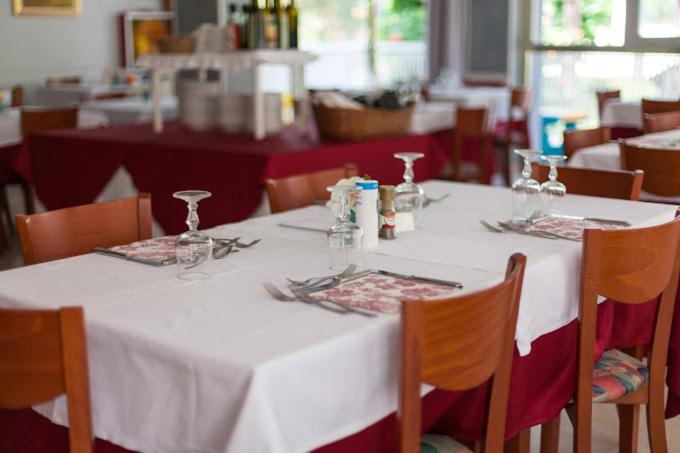 Restauracja lub miejsce do jedzenia w obiekcie Hotel Singapore