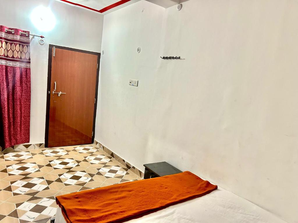 Postel nebo postele na pokoji v ubytování Maa Janki Homestay - Walking distance from Ram mandir