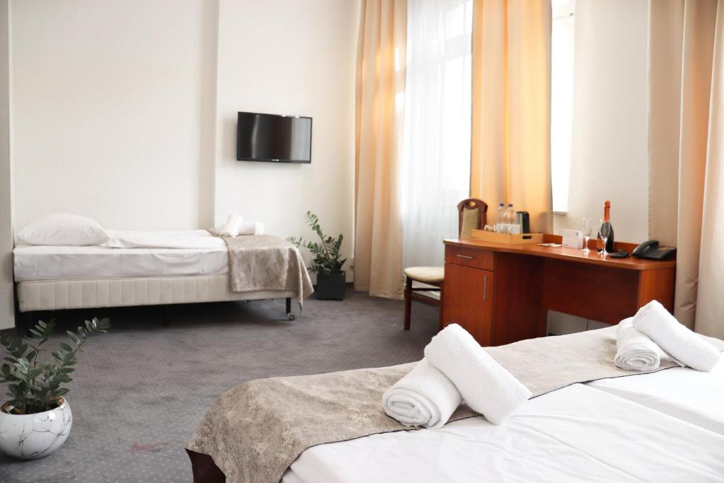 Postel nebo postele na pokoji v ubytování Hotel Polonia Centrum