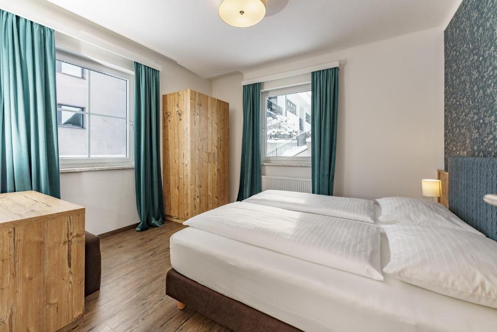 A bed or beds in a room at Appartements Landhaus Hubertus Wellness & Breakfast