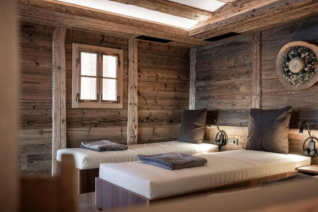 Postel nebo postele na pokoji v ubytování Charmehotel Uhrerhof - Deur