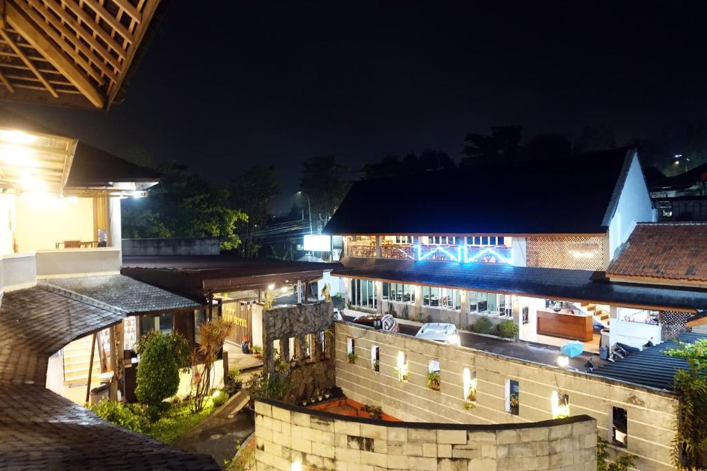 Bazén v ubytování Saung Balibu Hotel nebo v jeho okolí