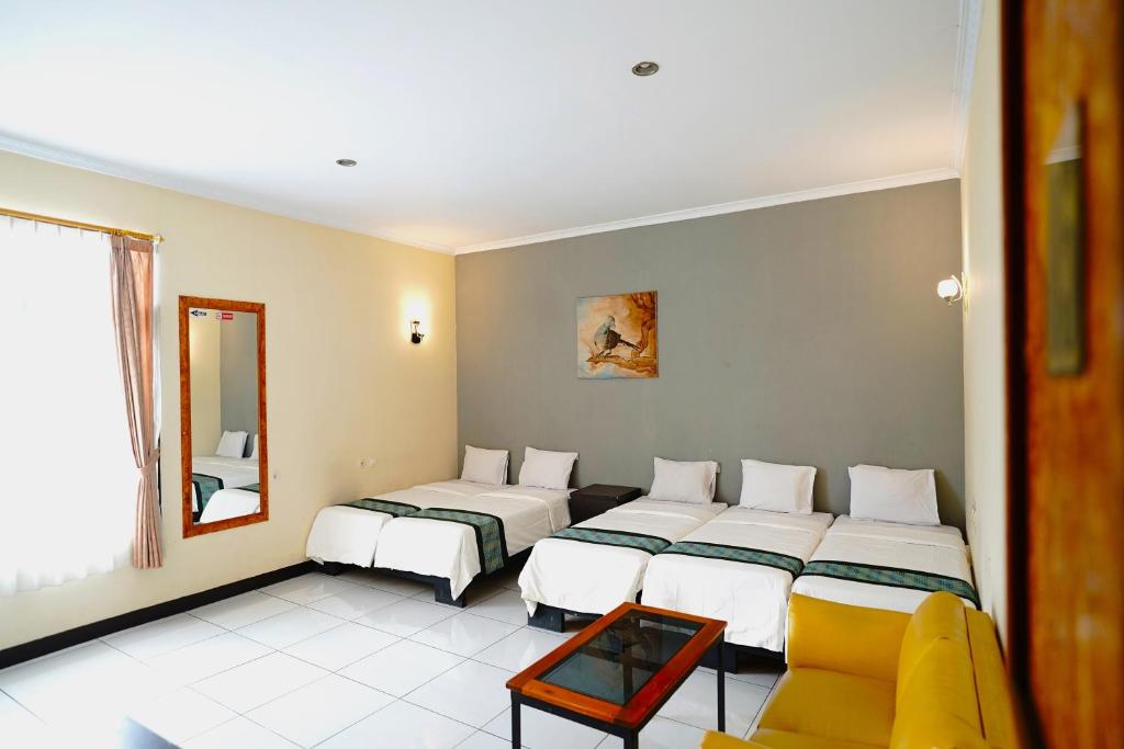 Postel nebo postele na pokoji v ubytování Saung Balibu Hotel
