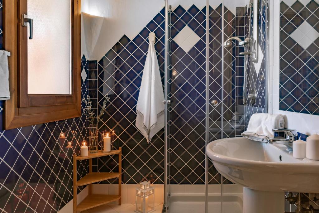 A bathroom at Residence con piscina a Palau, a soli 150 mt. dal mare