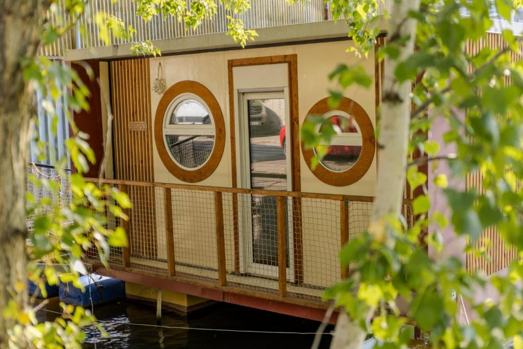 Fotografie z fotogalerie ubytování Houseboat Lilly v Praze