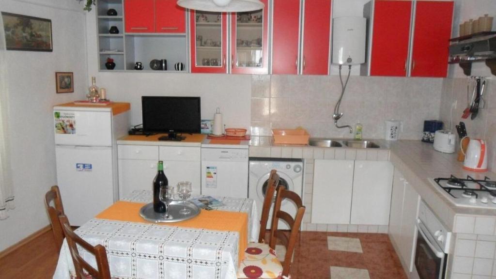 Kuchyňa alebo kuchynka v ubytovaní Apartment Ralje