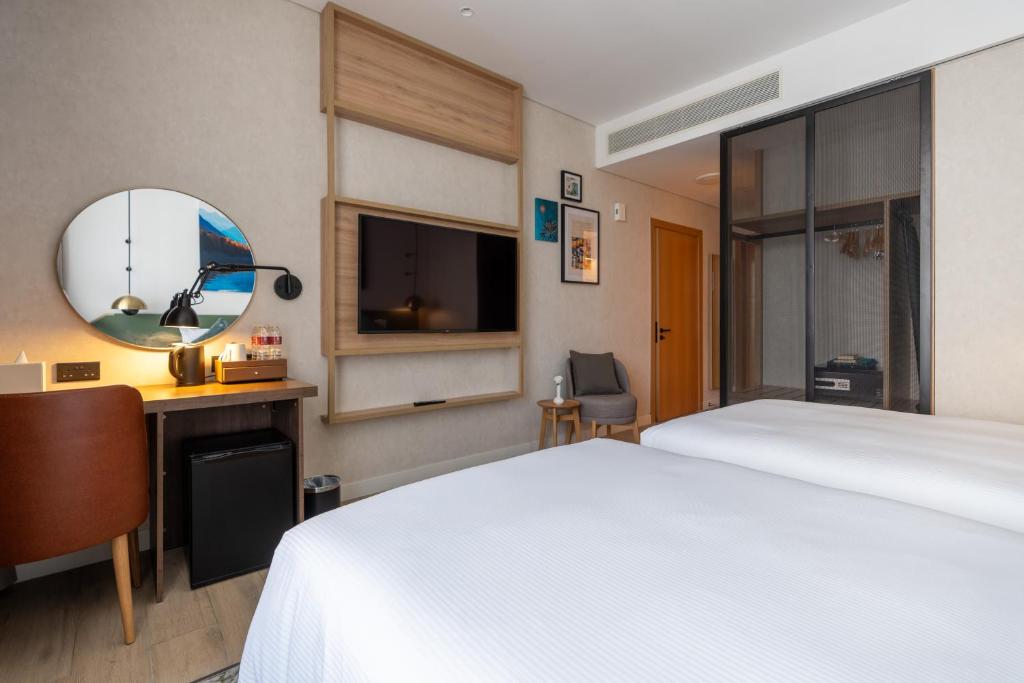 Postel nebo postele na pokoji v ubytování West Walk Retaj Hotel