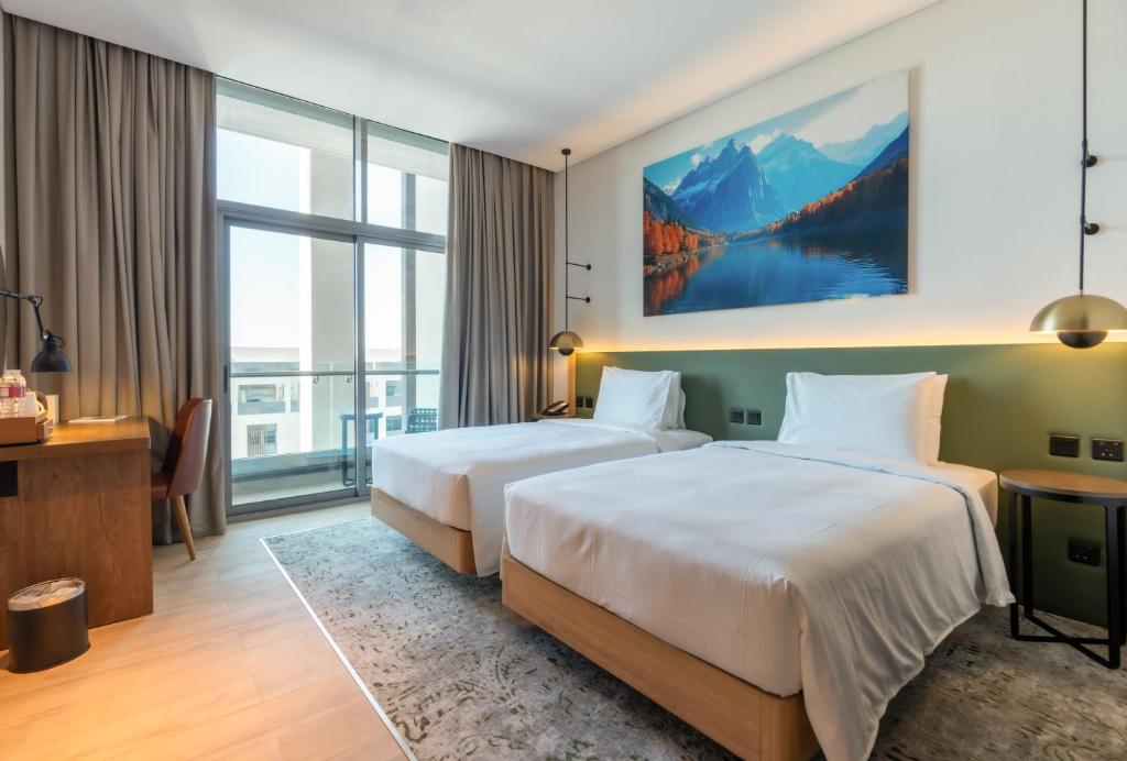Postel nebo postele na pokoji v ubytování West Walk Retaj Hotel