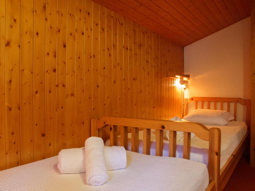 Postel nebo postele na pokoji v ubytování Chalet Les Etoiles by Interhome