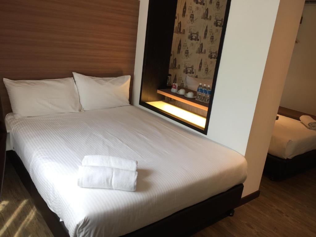 D Elegance Hotel - Triple Room