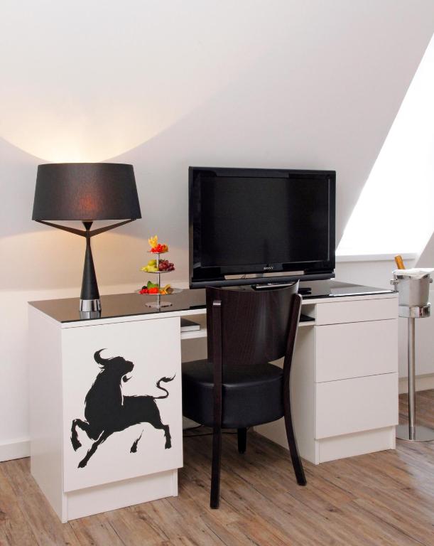 TV a/nebo společenská místnost v ubytování Hotel im Haus zur Hanse