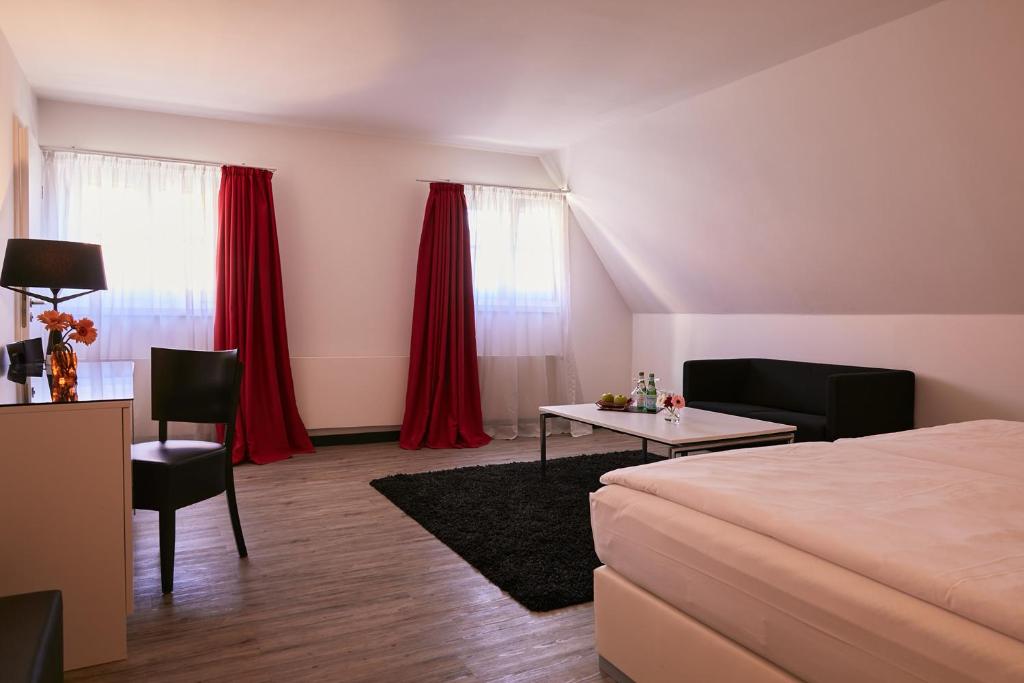 Postel nebo postele na pokoji v ubytování Hotel im Haus zur Hanse