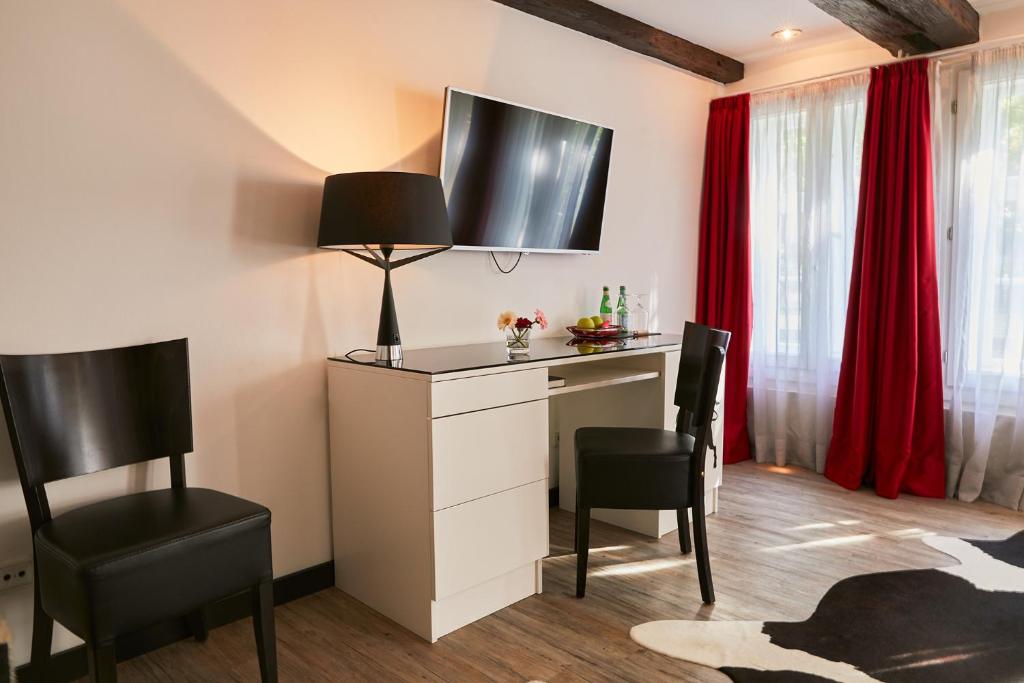 TV a/nebo společenská místnost v ubytování Hotel im Haus zur Hanse