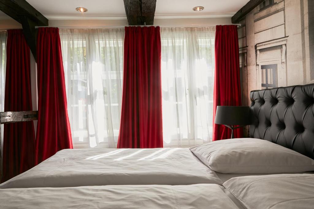 Postel nebo postele na pokoji v ubytování Hotel im Haus zur Hanse