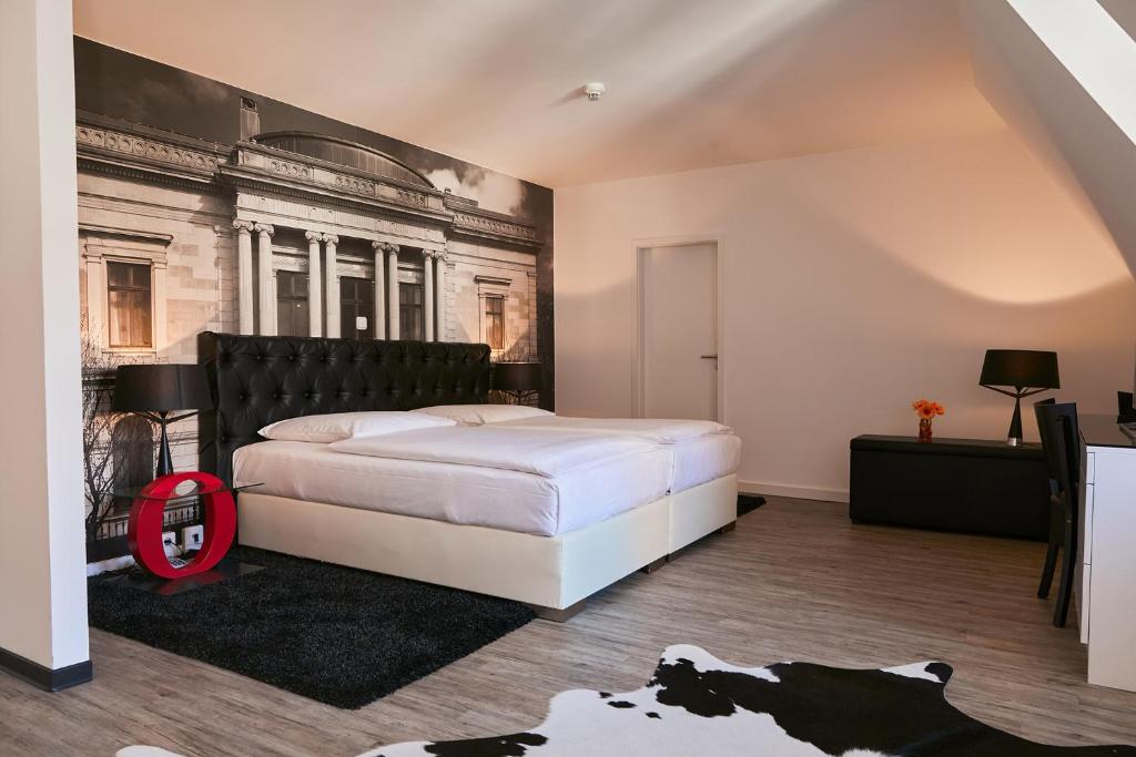 Postel nebo postele na pokoji v ubytování Hotel im Haus zur Hanse