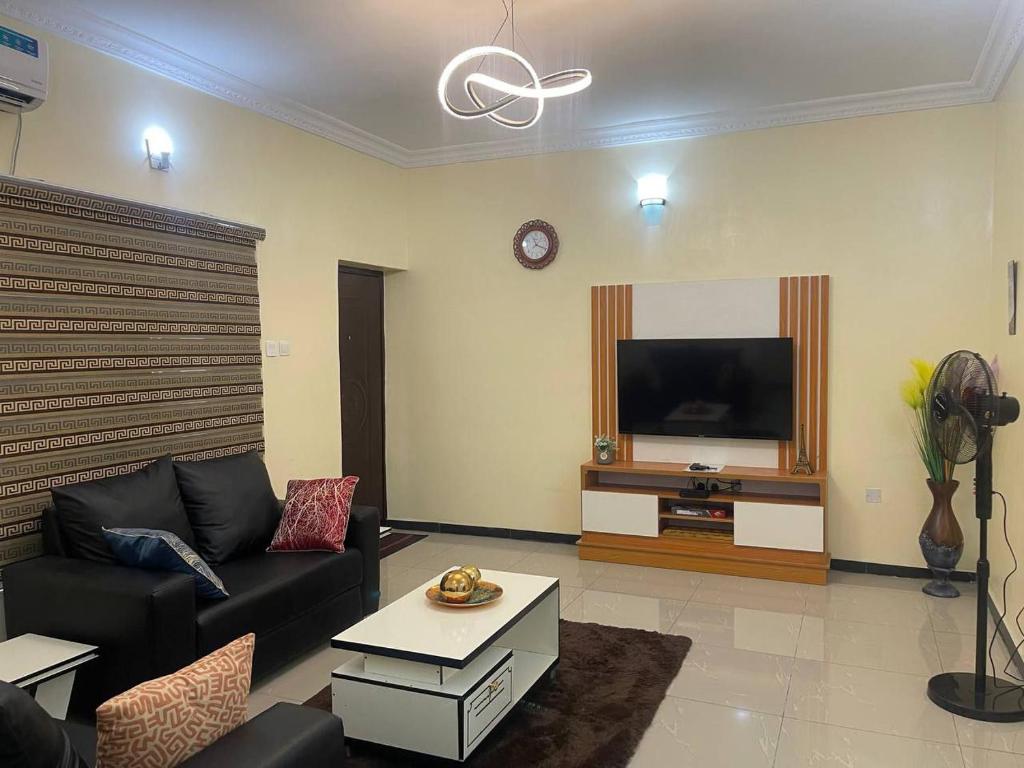 TV a/nebo společenská místnost v ubytování Rehoboth Homes
