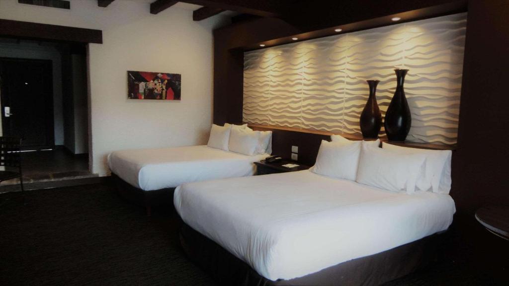 Postel nebo postele na pokoji v ubytování Radisson Hotel Tapatio Guadalajara Aeropuerto