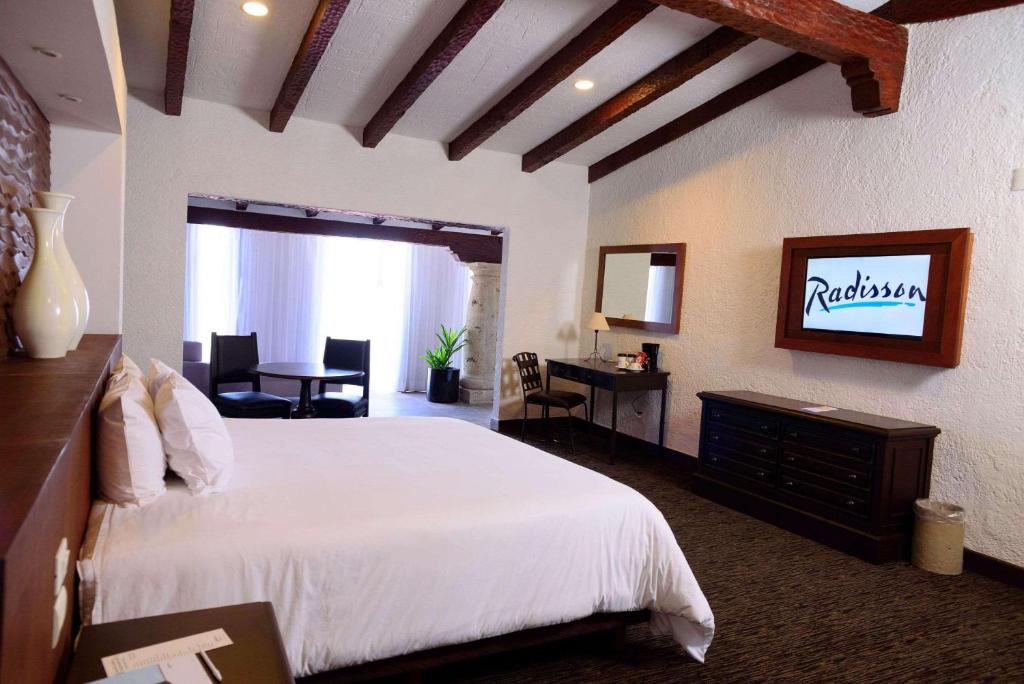 Postel nebo postele na pokoji v ubytování Radisson Hotel Tapatio Guadalajara Aeropuerto