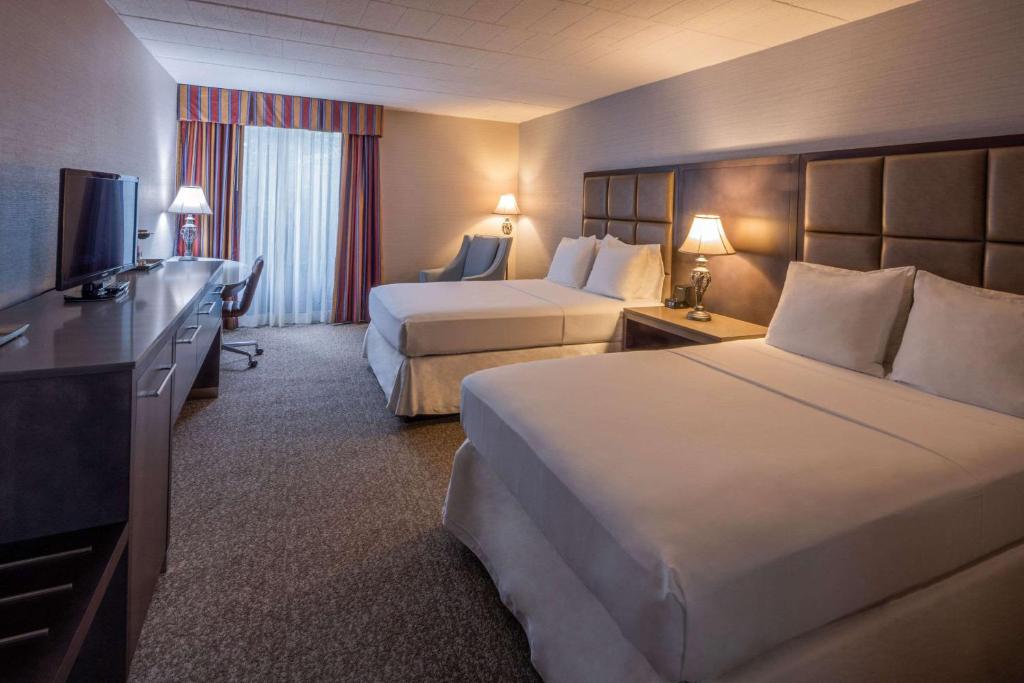 Postel nebo postele na pokoji v ubytování Radisson Hotel Hauppauge-Long Island