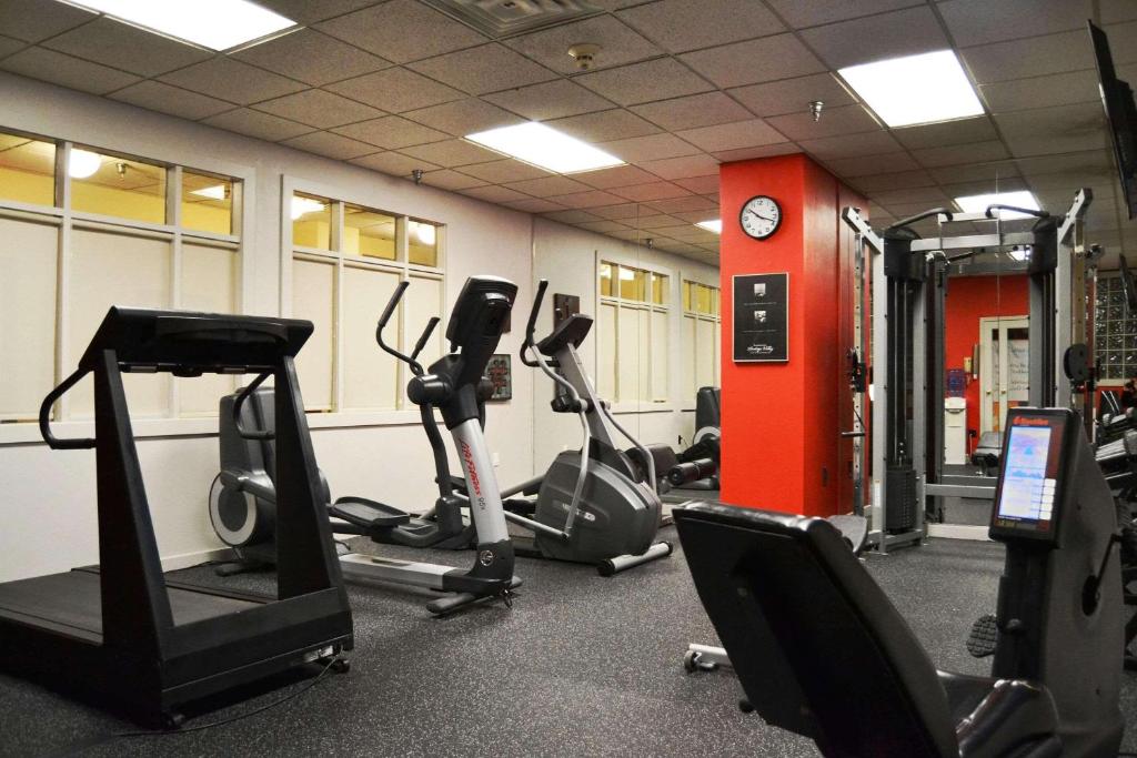 Fitness centrum a/nebo fitness zařízení v ubytování Radisson Lackawanna Station Hotel Scranton