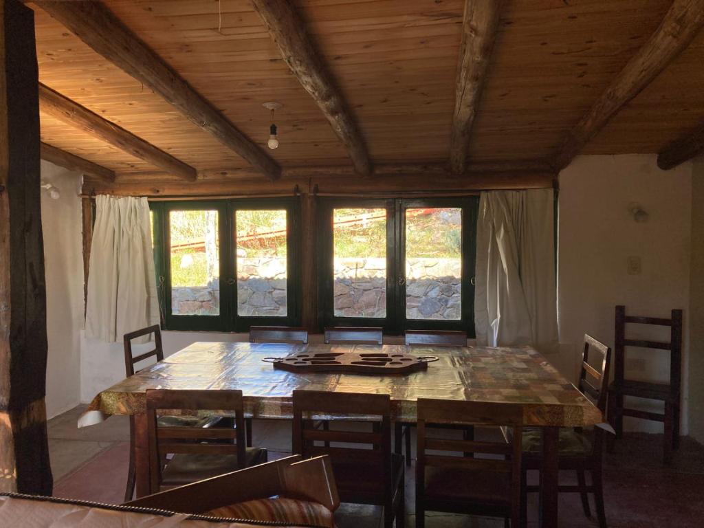 En restaurant eller et andet spisested på La Pesebrera, Cabaña El Corral, Potrerillos