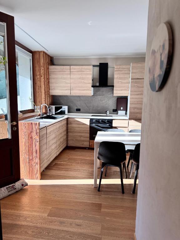 Kuchyň nebo kuchyňský kout v ubytování Residenze Vezza - Il Larice -