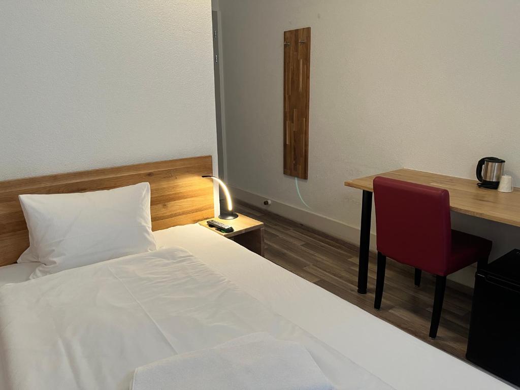 Postel nebo postele na pokoji v ubytování Hotel Drei Könige